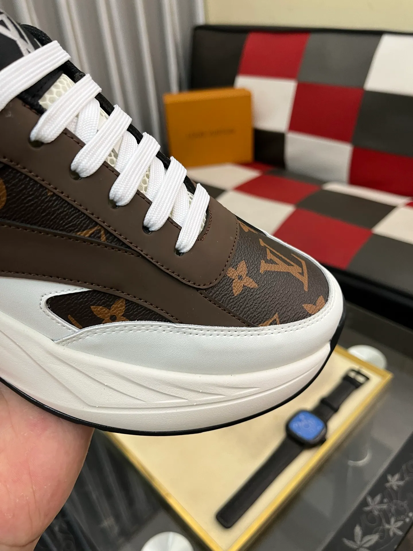 Men's shoes💰438⌚️⌚️《Louis vuitton/LV Louis Vuitton》original quality.~ Unique modern style sneakers. 🏃A must-have casual shoe for trendy men😍😍 Original brand imported from Italy, imported original leather, cowhide lining (refuses to discolor and grind feet) sole: original sole provided by the original factory, French lazy style design ⚠️Fit to the feet, original quality, super comfortable original sole. Code number: 38-442️⃣Colors available